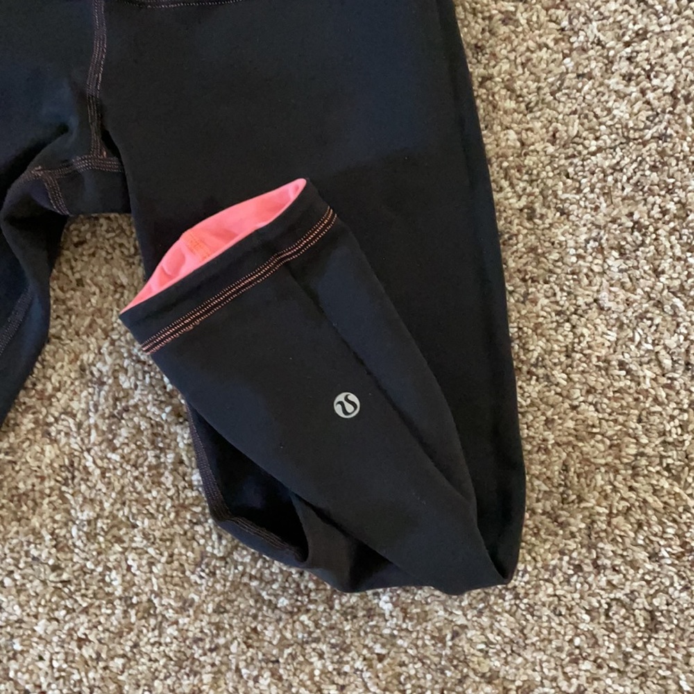 Lululemon Reversible Crop - Picture 2 of 6